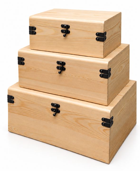 Adun pinewood gift boxes with black fittings